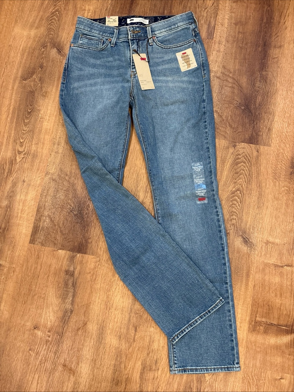 NWT Levi’s 525 Perfect Waist mid rise straight leg jeans sz8M blue women’s